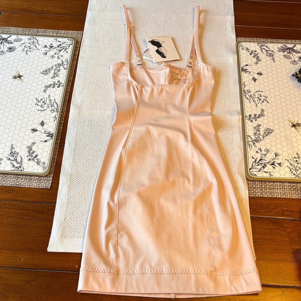 NWT Hanro “Natural Shape” Open Bust Bodydress